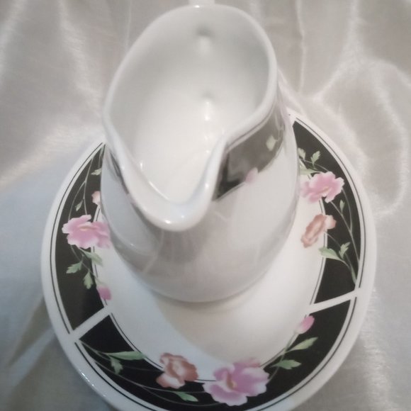 Meiwa mew8 gravy boat bowl and plate pink flowers on black band smooth - Picture 4 of 8